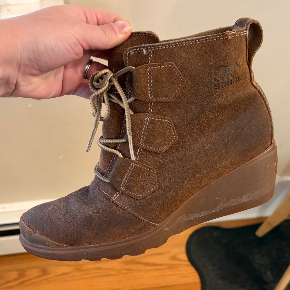 Sorel Women's Lace Up Brown Boots